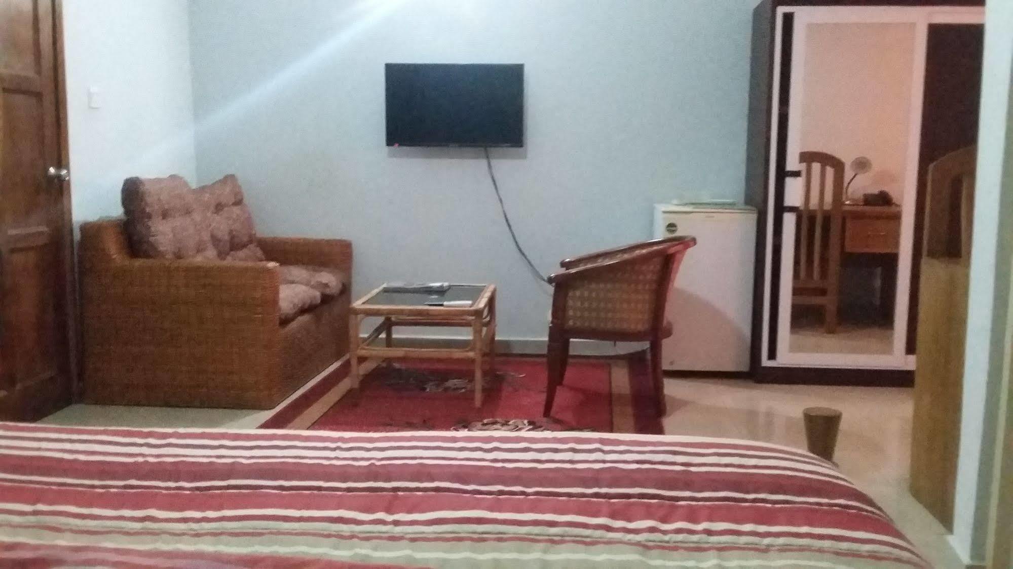 Hotel Bella Luxury à Accra Extérieur photo