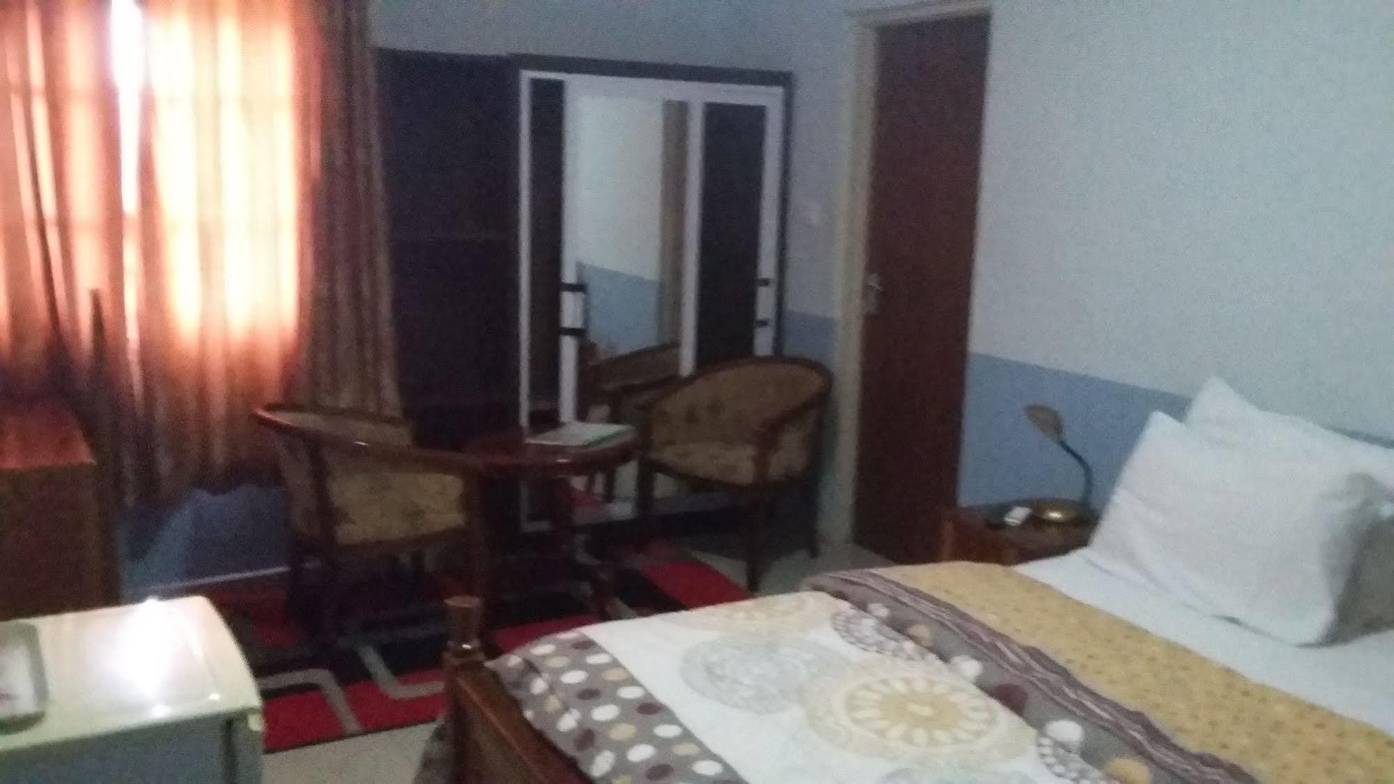 Hotel Bella Luxury à Accra Extérieur photo