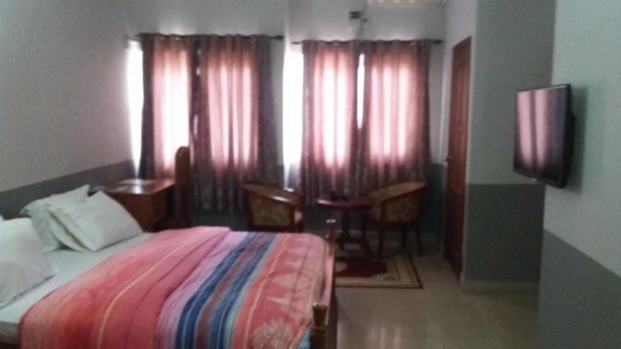 Hotel Bella Luxury à Accra Extérieur photo