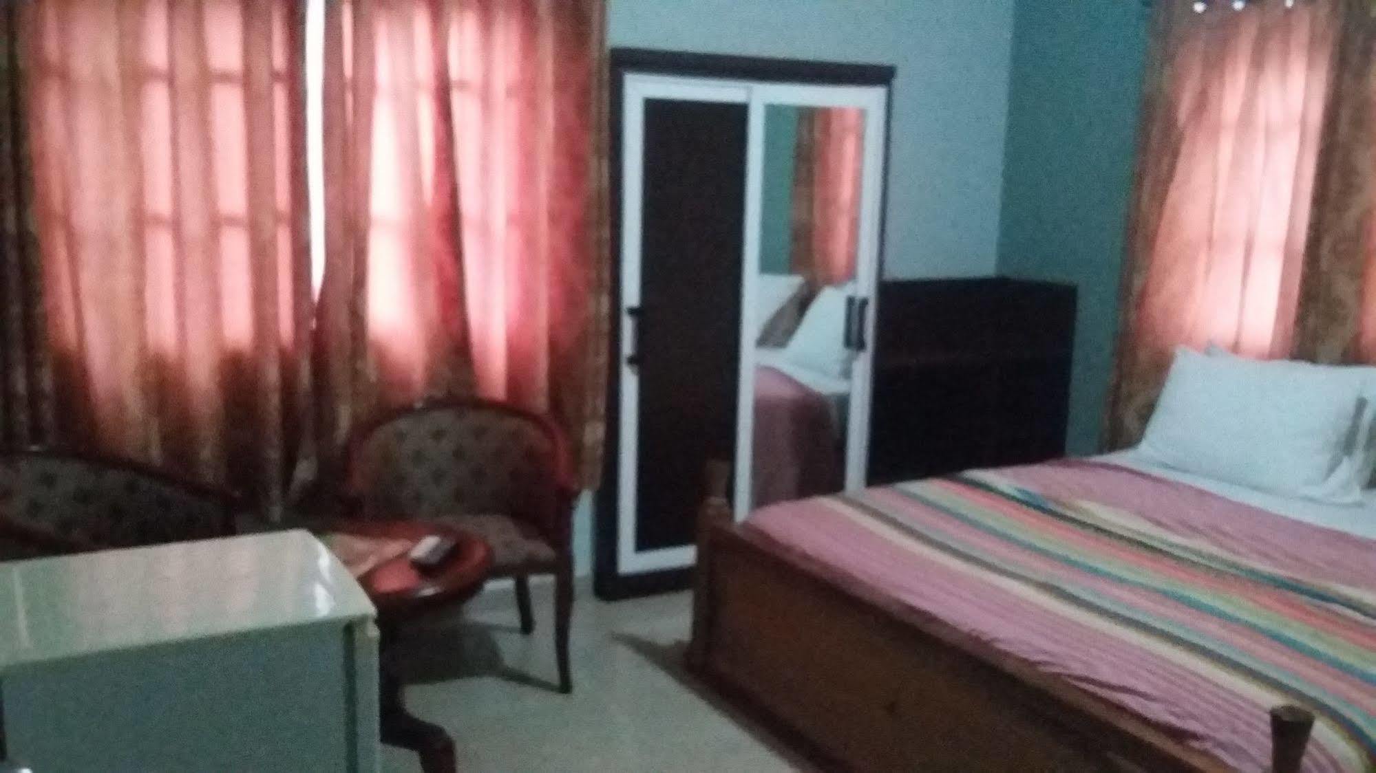 Hotel Bella Luxury à Accra Extérieur photo