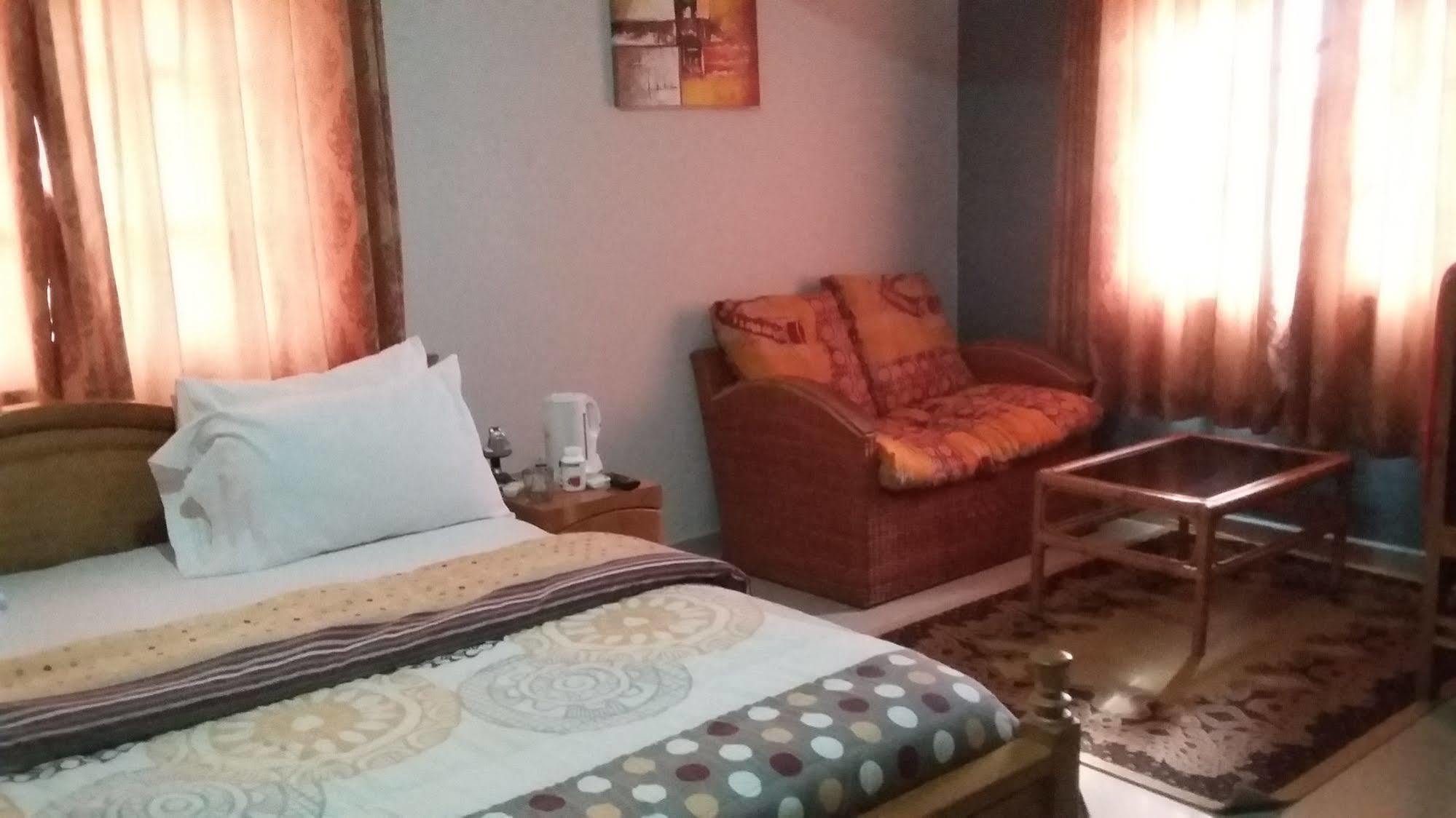 Hotel Bella Luxury à Accra Extérieur photo