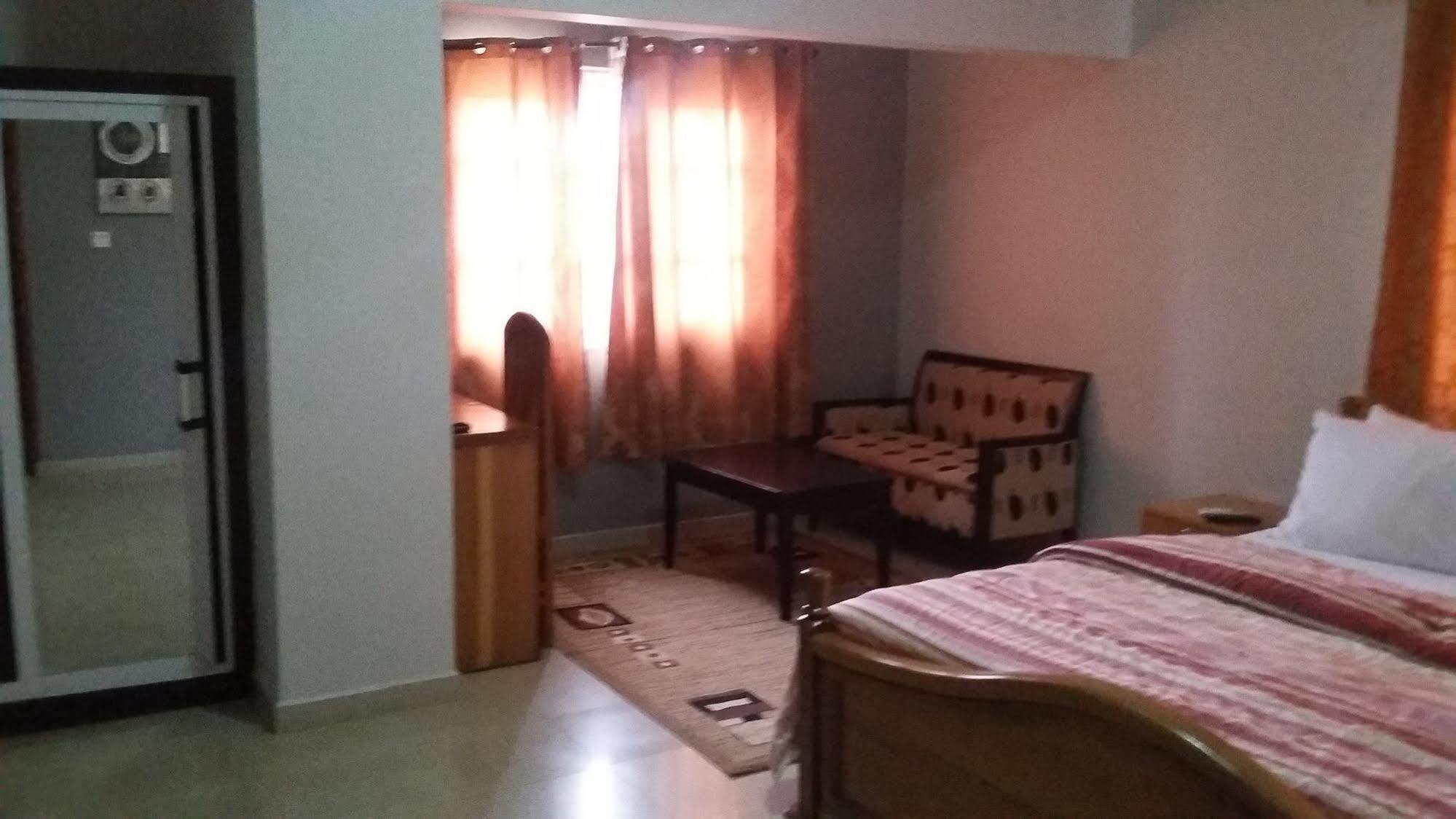 Hotel Bella Luxury à Accra Extérieur photo