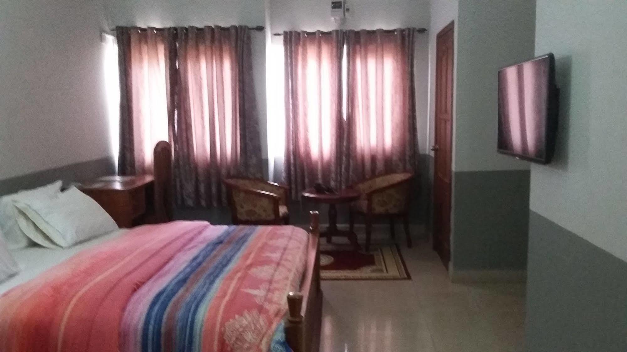 Hotel Bella Luxury à Accra Extérieur photo