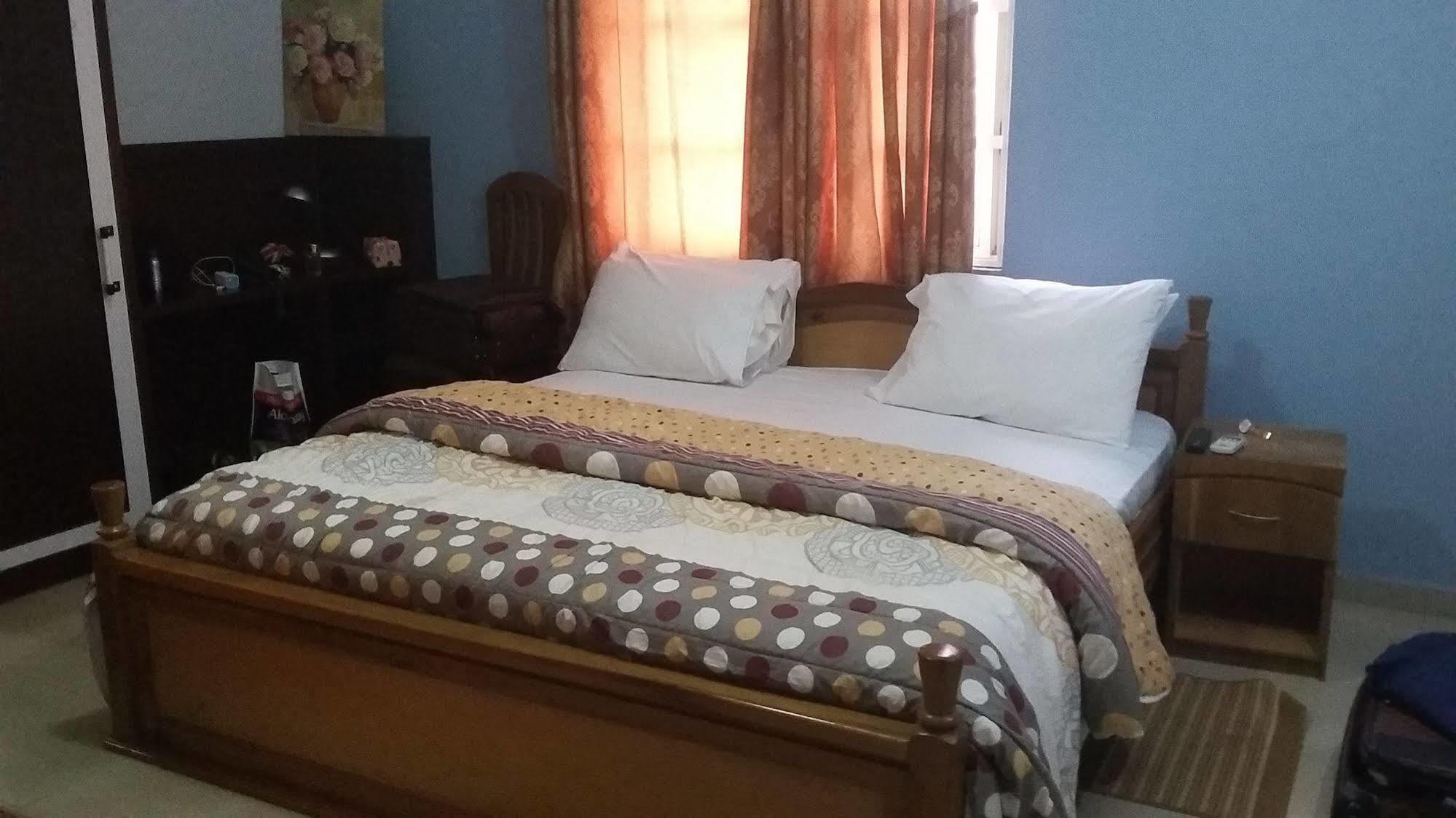 Hotel Bella Luxury à Accra Extérieur photo