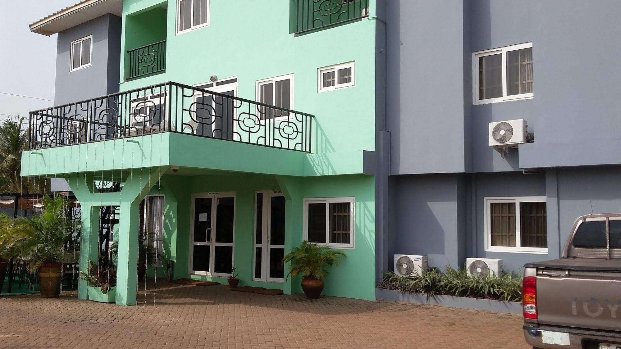 Hotel Bella Luxury à Accra Extérieur photo