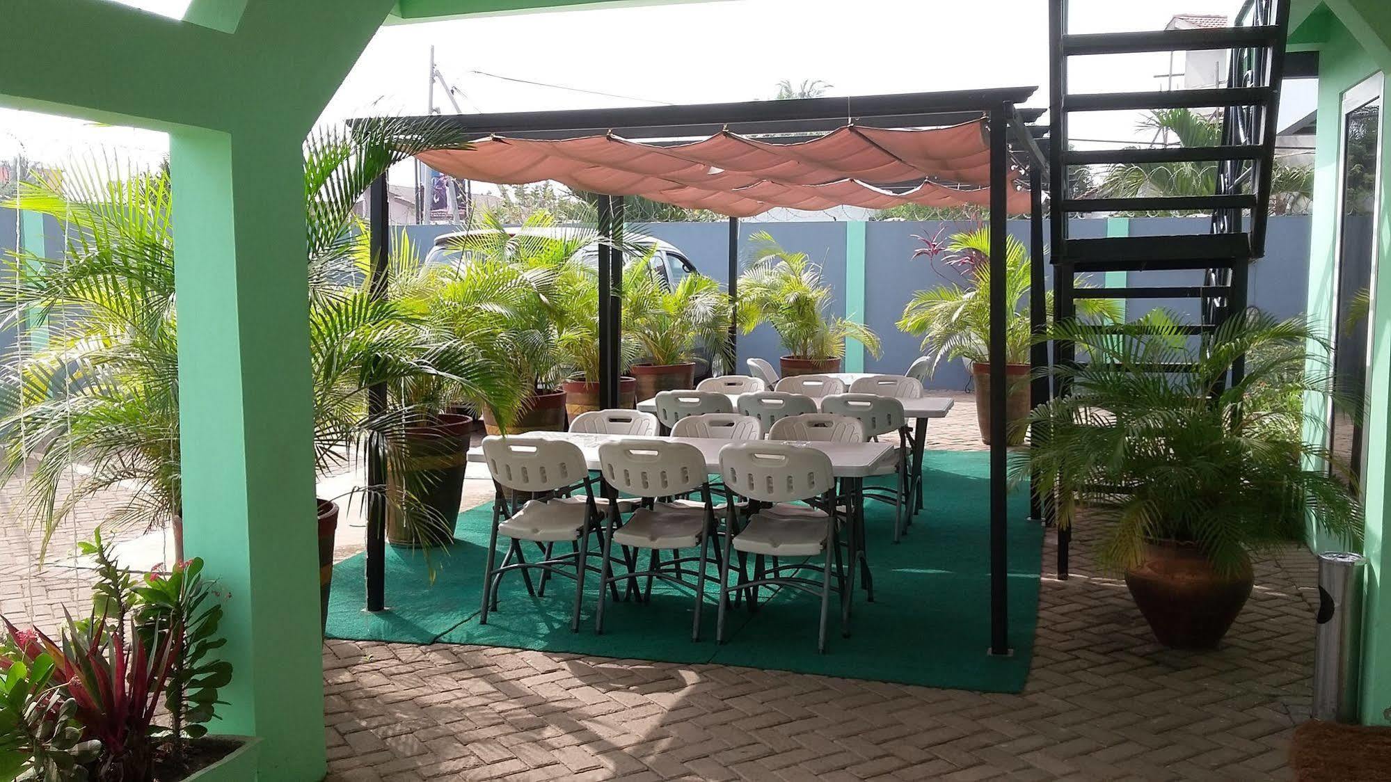 Hotel Bella Luxury à Accra Extérieur photo
