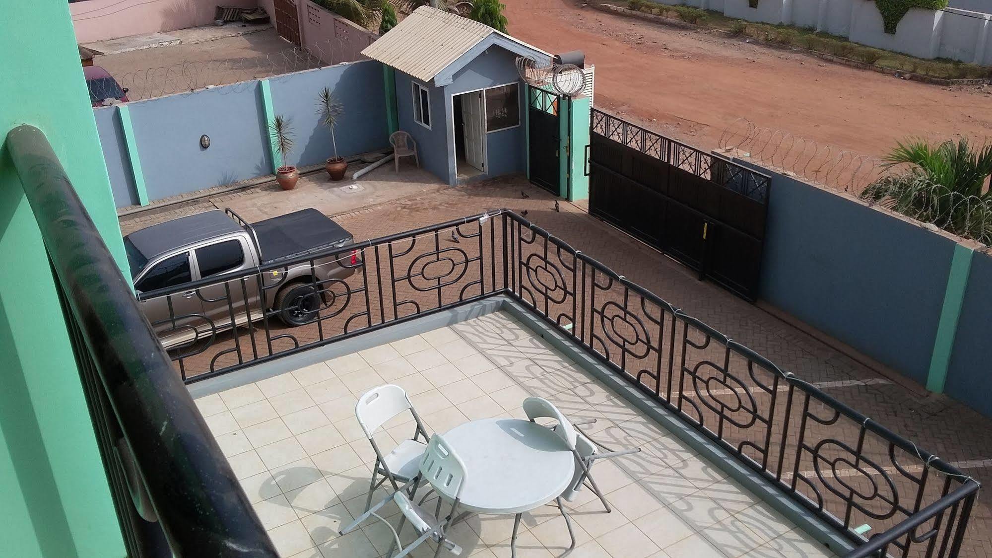 Hotel Bella Luxury à Accra Extérieur photo