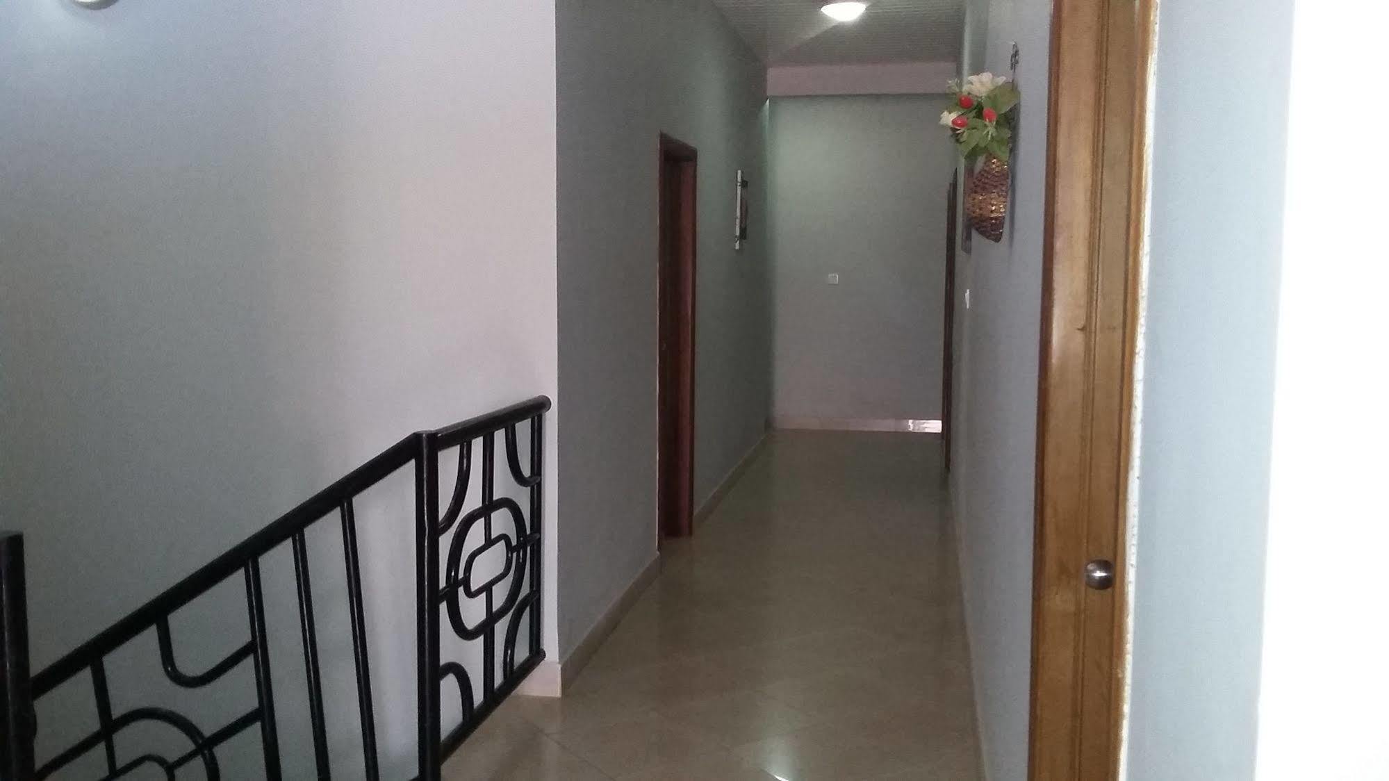 Hotel Bella Luxury à Accra Extérieur photo